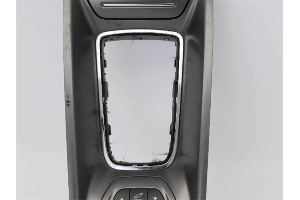 Recambio de consola para citroen c5 berlina 2.0 audace referencia OEM IAM 81230142 7589ZF 