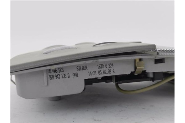 Recambio de luz delantero central techo para seat exeo st (3r5) 2.0 reference referencia OEM IAM 8E0947135D 8E0951177 