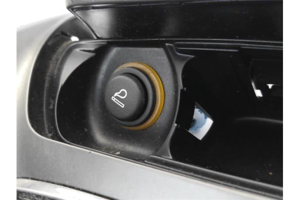 Recambio de consola para citroen c5 berlina 2.0 audace referencia OEM IAM 81230142 7589ZF 
