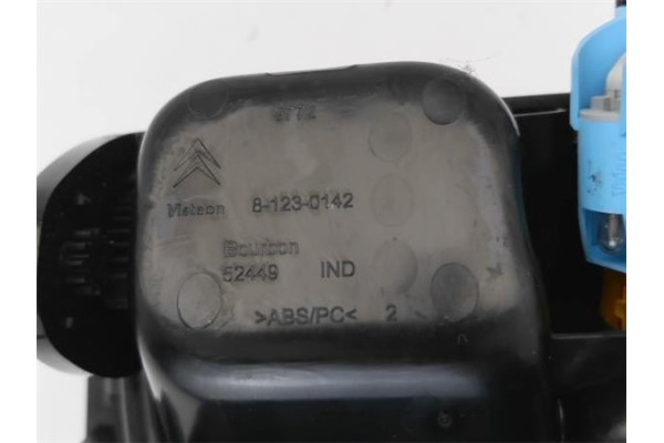 Recambio de consola para citroen c5 berlina 2.0 audace referencia OEM IAM 81230142 7589ZF 
