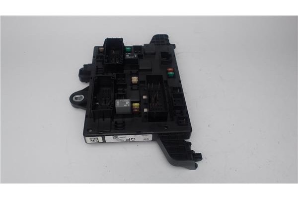 Recambio de caja fusibles/rele para opel astra j 1.6 referencia OEM IAM 13302306  
