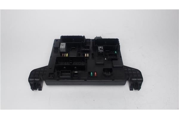 Recambio de caja fusibles/rele para opel astra j 1.6 referencia OEM IAM 13302306  