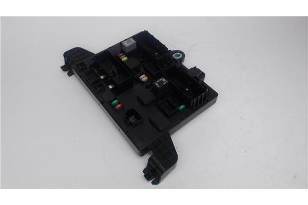 Recambio de caja fusibles/rele para opel astra j 1.6 referencia OEM IAM 13302306  