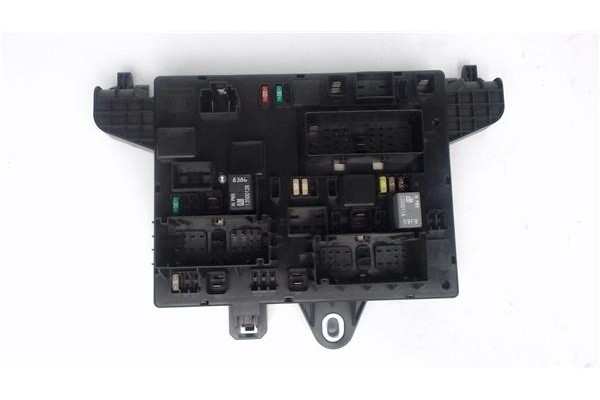 Recambio de caja fusibles/rele para opel astra j 1.6 referencia OEM IAM 13302306  