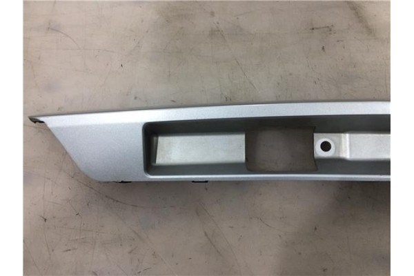 Recambio de moldura porton trasero para mazda 626 berlina (gf) 2.0 referencia OEM IAM GG2M5081092  