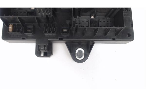 Recambio de caja fusibles/rele para opel astra j 1.6 referencia OEM IAM 13302306  