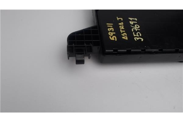 Recambio de caja fusibles/rele para opel astra j 1.6 referencia OEM IAM 13302306  