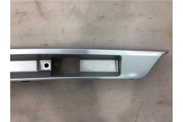 Recambio de moldura porton trasero para mazda 626 berlina (gf) 2.0 referencia OEM IAM GG2M5081092  