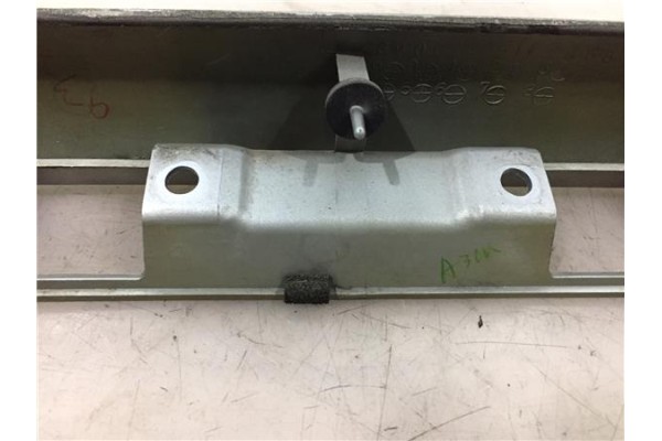 Recambio de moldura porton trasero para mazda 626 berlina (gf) 2.0 referencia OEM IAM GG2M5081092  