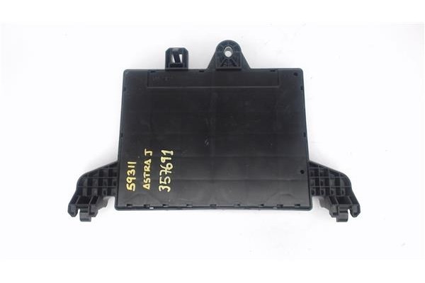 Recambio de caja fusibles/rele para opel astra j 1.6 referencia OEM IAM 13302306  