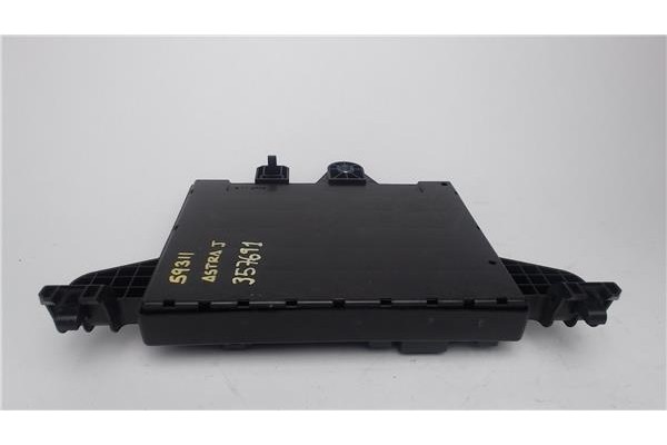 Recambio de caja fusibles/rele para opel astra j 1.6 referencia OEM IAM 13302306  