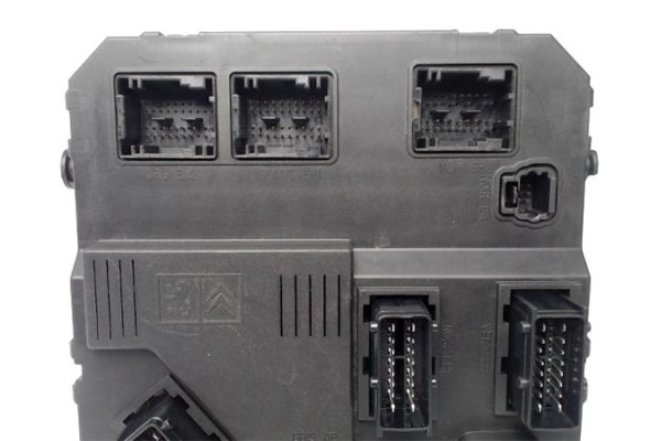 Recambio de caja fusibles/rele para citroen c3 1.1 i referencia OEM IAM 9653667380 S118470003 