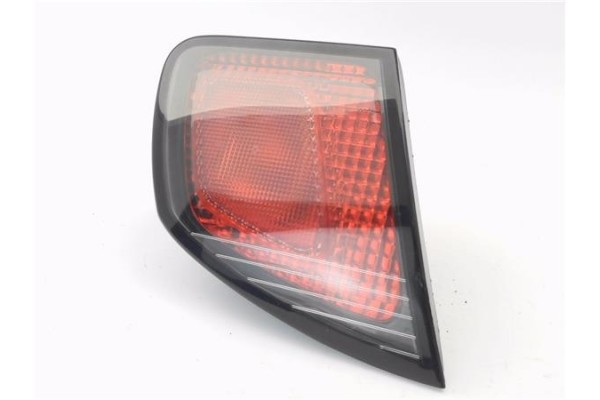 Recambio de piloto porton trasero izquierdo para nissan primera berlina (p11) 1.8 referencia OEM IAM 89020142 265559F510 