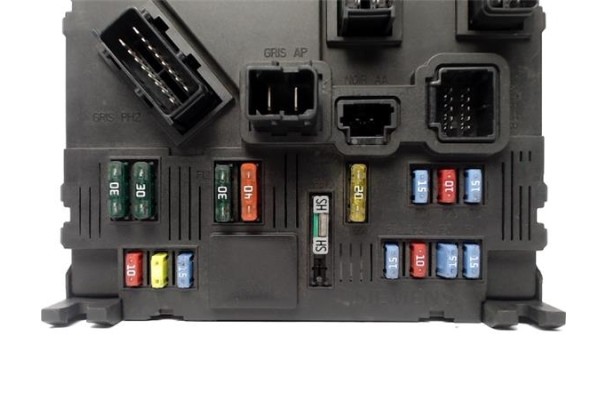 Recambio de caja fusibles/rele para citroen c3 1.1 i referencia OEM IAM 9653667380 S118470003 