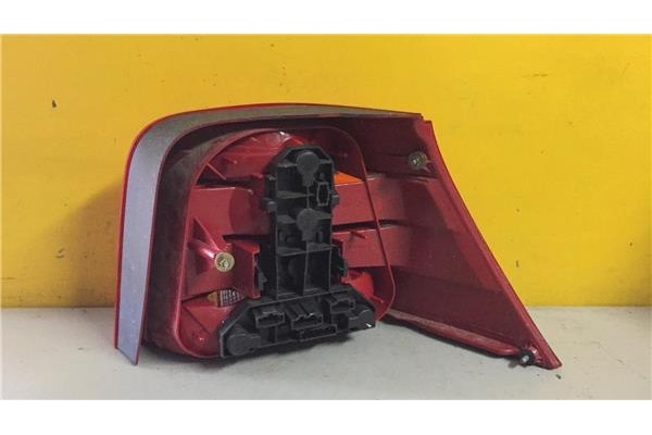 Recambio de piloto trasero izquierdo para volkswagen golf iv berlina (1j1) 1.9 spirit referencia OEM IAM 69918380  