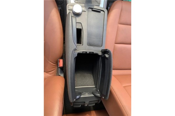 Recambio de reposabrazos para mercedes-benz clase c (bm 204) berlina 3.0 c 280 (204.054) referencia OEM IAM A20468006399F59  