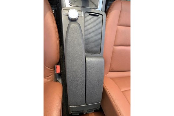 Recambio de reposabrazos para mercedes-benz clase c (bm 204) berlina 3.0 c 280 (204.054) referencia OEM IAM A20468006399F59  