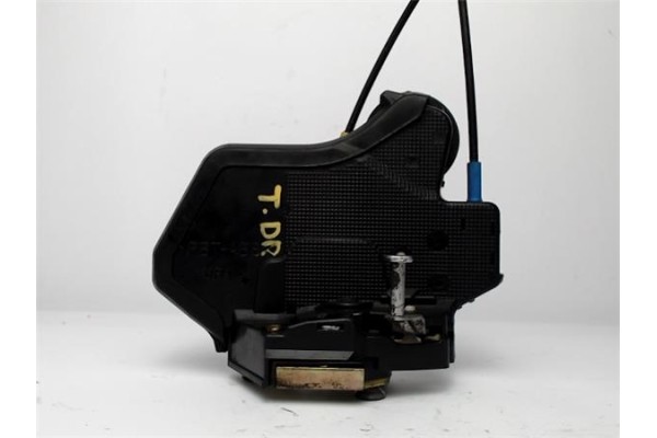 Recambio de cerradura puerta trasero derecha para toyota corolla verso (e12) 2.0 d4d referencia OEM IAM 690500F010  