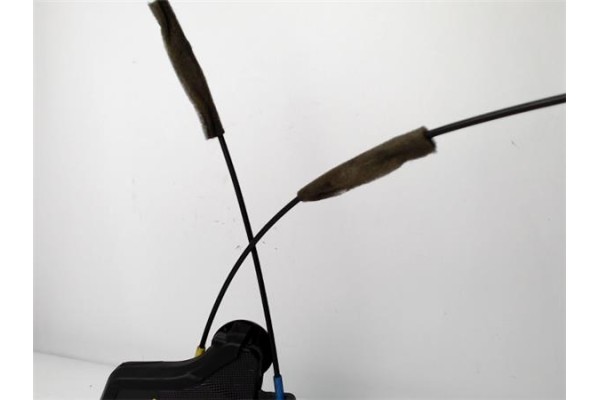 Recambio de cerradura puerta trasero derecha para toyota corolla verso (e12) 2.0 d4d referencia OEM IAM 690500F010  
