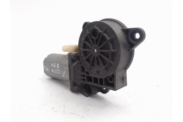 Recambio de elevalunas electrico delantero izquierdo para ford fiesta (cbk) referencia OEM IAM 0130821938  