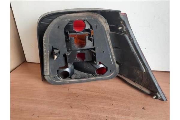 Recambio de piloto trasero izquierdo para volkswagen golf iv berlina (1j1) 1.4 conceptline referencia OEM IAM 1J6945257  