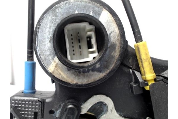 Recambio de cerradura puerta trasero derecha para toyota corolla verso (e12) 2.0 d4d referencia OEM IAM 690500F010  