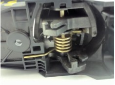 Recambio de manilla int. puerta trasero izquierda para mitsubishi colt cz3 berl. 5 (z30a) 1.3 (z35a, z33a, z34a) referencia OEM 