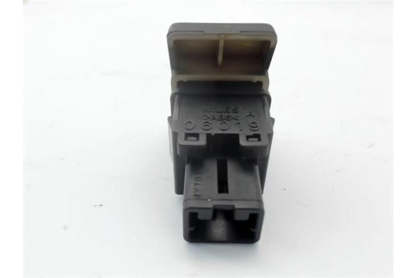 Recambio de interruptor luces emergencia para suzuki swift iii (sg) 1.5 referencia OEM IAM 3743062JA0P4Z  