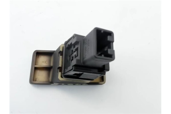 Recambio de interruptor luces emergencia para suzuki swift iii (sg) 1.5 referencia OEM IAM 3743062JA0P4Z  