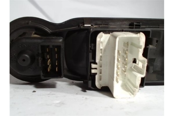 Recambio de mando elevalunas para renault modus i 1.4 (jp01, jp0j) referencia OEM IAM 8200277630  