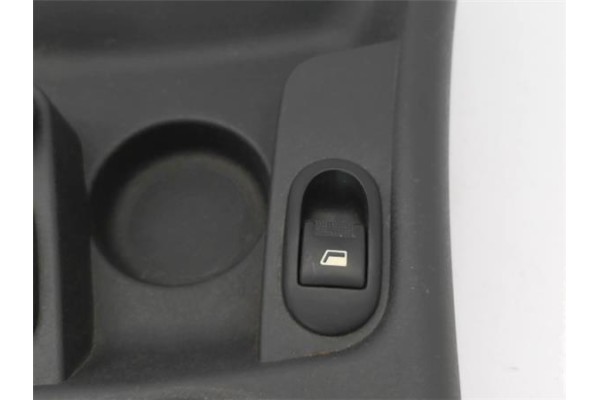 Recambio de piloto porton trasero izquierdo para ssangyong kyron 2.0 200 xdi referencia OEM IAM 8360309150  