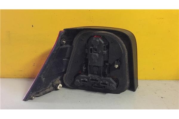 Recambio de piloto trasero derecho para volkswagen golf iv berlina (1j1) 1.4 conceptline referencia OEM IAM 1J6945257  
