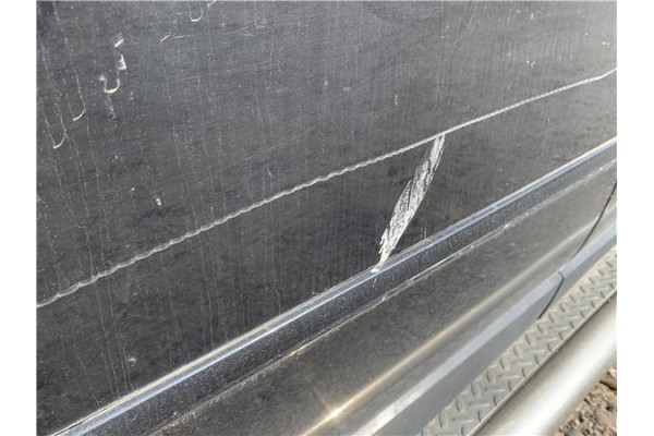 Recambio de puerta trasero derecha para ssangyong kyron 2.0 200 xdi referencia OEM IAM 6300408103 6381021001 