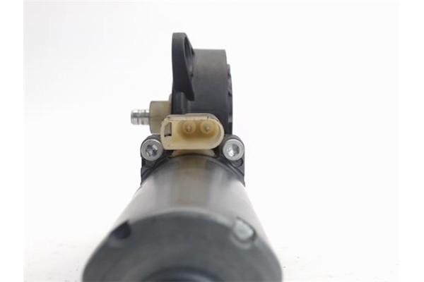 Recambio de motor elevalunas trasero izquierdo para ford fiesta (cbk) referencia OEM IAM 0130821938  