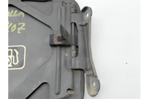 Recambio de tapa exterior combustible para toyota corolla (_e9_) 1.6 xl referencia OEM IAM 7735012150  