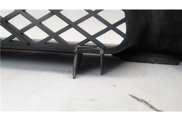 Recambio de rejilla capo para mitsubishi galant berlina (ea0) referencia OEM IAM MR192681  