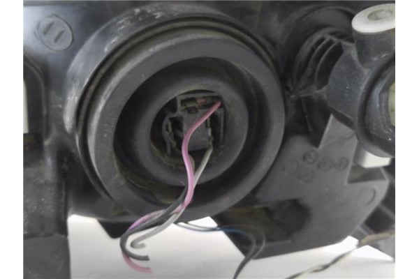 Recambio de faro delantero dcho para dacia sandero i 1.2 16v referencia OEM IAM 8200733877 5511170R 
