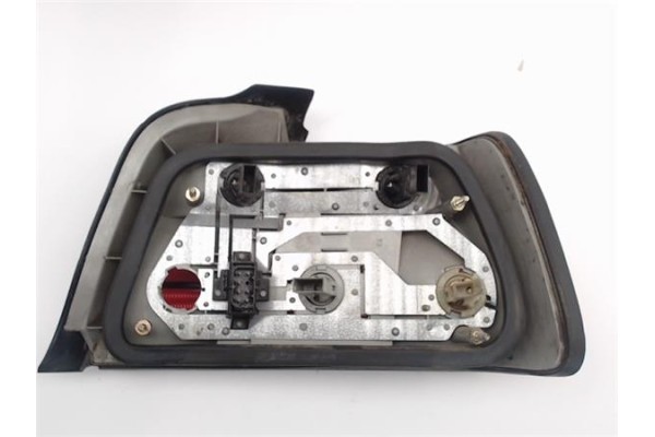 Recambio de piloto trasero izquierdo para bmw serie 3 berlina (e36) referencia OEM IAM 63211387657  