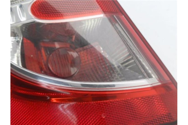 Recambio de piloto trasero izquierdo para dacia sandero i 1.2 16v referencia OEM IAM 8200734825  