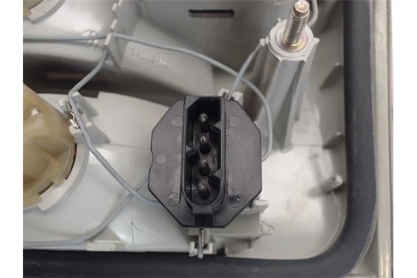 Recambio de piloto porton trasero derecho para bmw serie 5 berlina (e34) referencia OEM IAM   