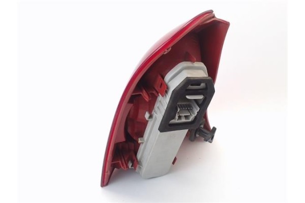 Recambio de piloto trasero derecho para renault clio ii (xbo) 1.5d dci 65cv referencia OEM IAM 89023923 82000714140 