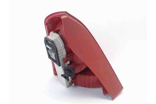 Recambio de piloto trasero derecho para renault clio ii (xbo) 1.5d dci 65cv referencia OEM IAM 89023923 82000714140 