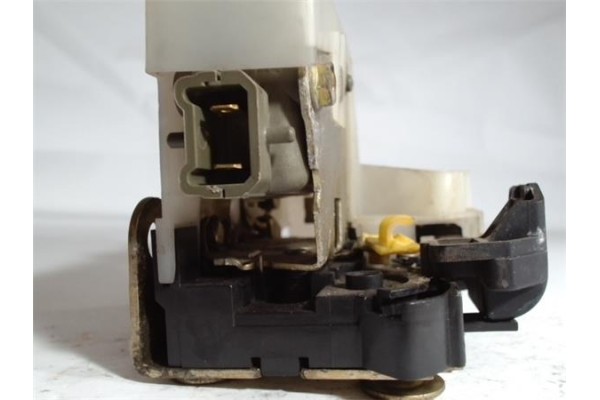 Recambio de cierre electromagnetico delantero izquierdo para renault clio ii (xbo) 1.4 75cv referencia OEM IAM 7700434604  