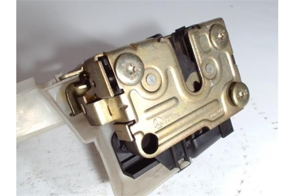 Recambio de cierre electromagnetico delantero izquierdo para renault clio ii (xbo) 1.4 75cv referencia OEM IAM 7700434604  