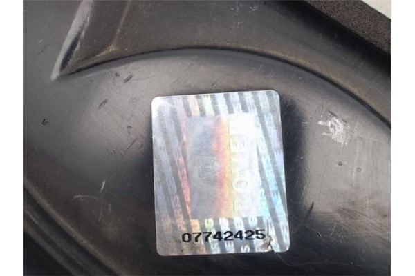 Recambio de piloto trasero izquierdo para rover rover 200 (rf) referencia OEM IAM 07742425  
