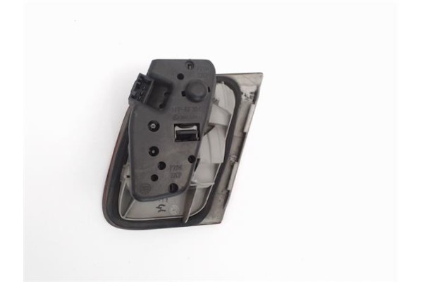 Recambio de piloto porton trasero izquierdo para bmw serie 3 berlina (e46) referencia OEM IAM 6907937  