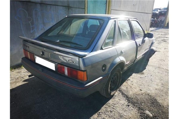 ford escort berlina del año 1989