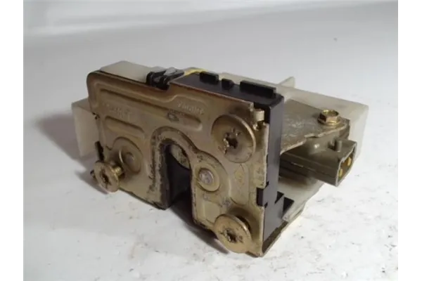 Recambio de cierre electromagnetico trasero derecho para renault clio ii (xbo) 1.4 75cv referencia OEM IAM 7701469941  