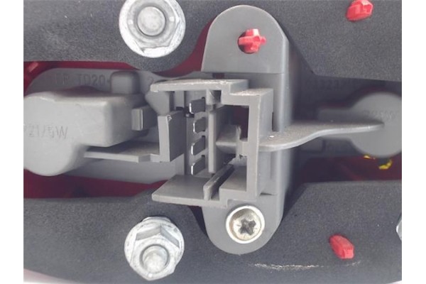 Recambio de piloto trasero derecho para alfa romeo alfa 147 (190) referencia OEM IAM 46556347 03323010 