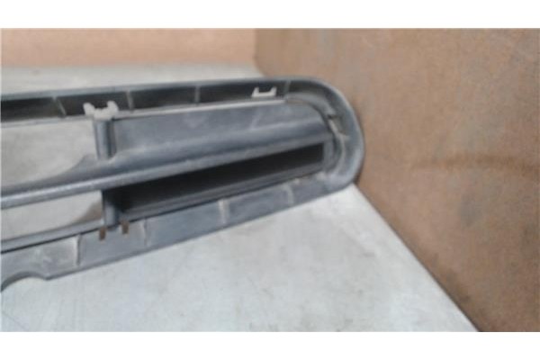 Recambio de rejilla paragolpes delantero para bmw serie 3 berlina (e46) 2.0 320d referencia OEM IAM 51118229794  